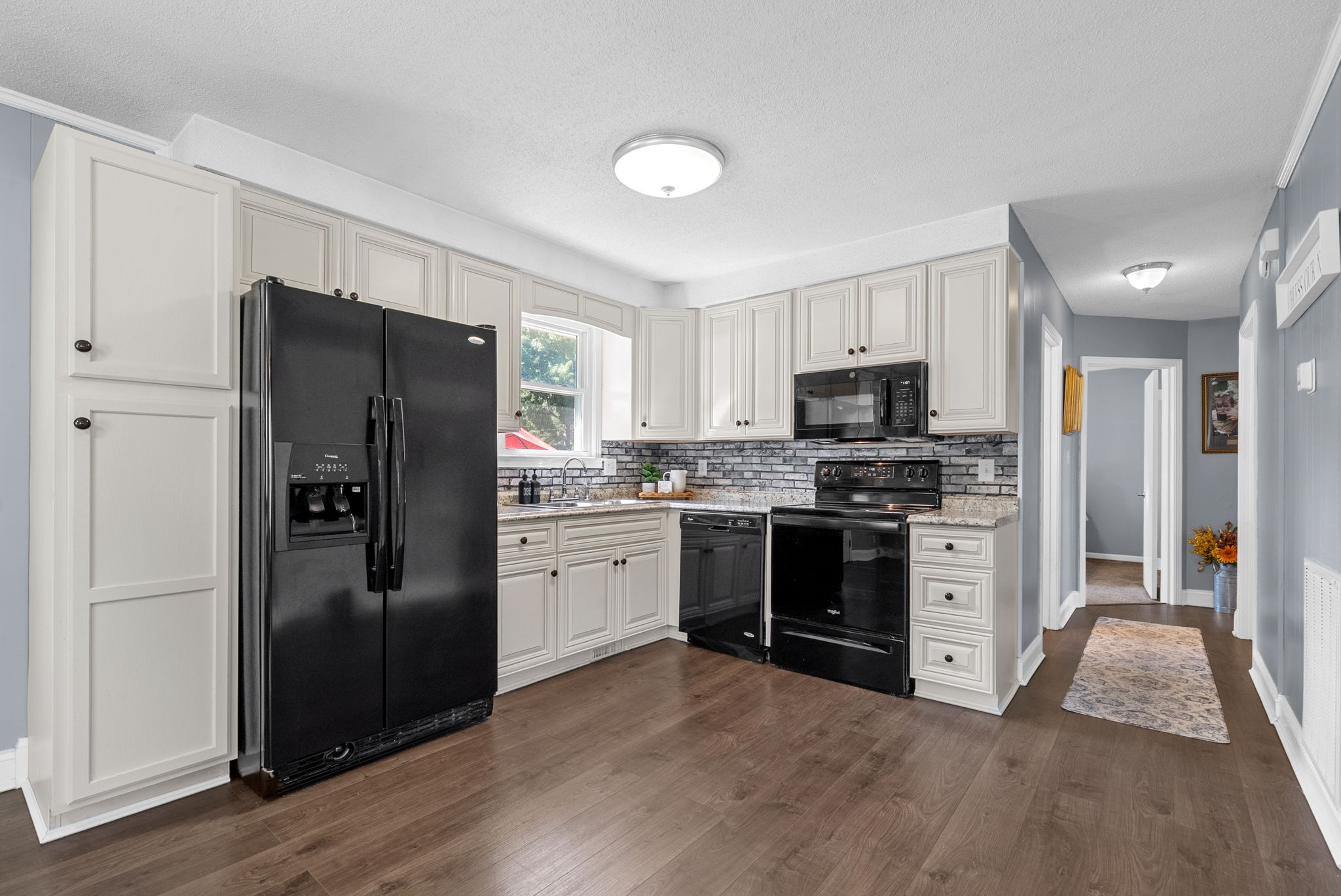 Clarksville, Tennessee 37040, United States, 3 Bedrooms Bedrooms, ,2 BathroomsBathrooms,Residential,Active,221670