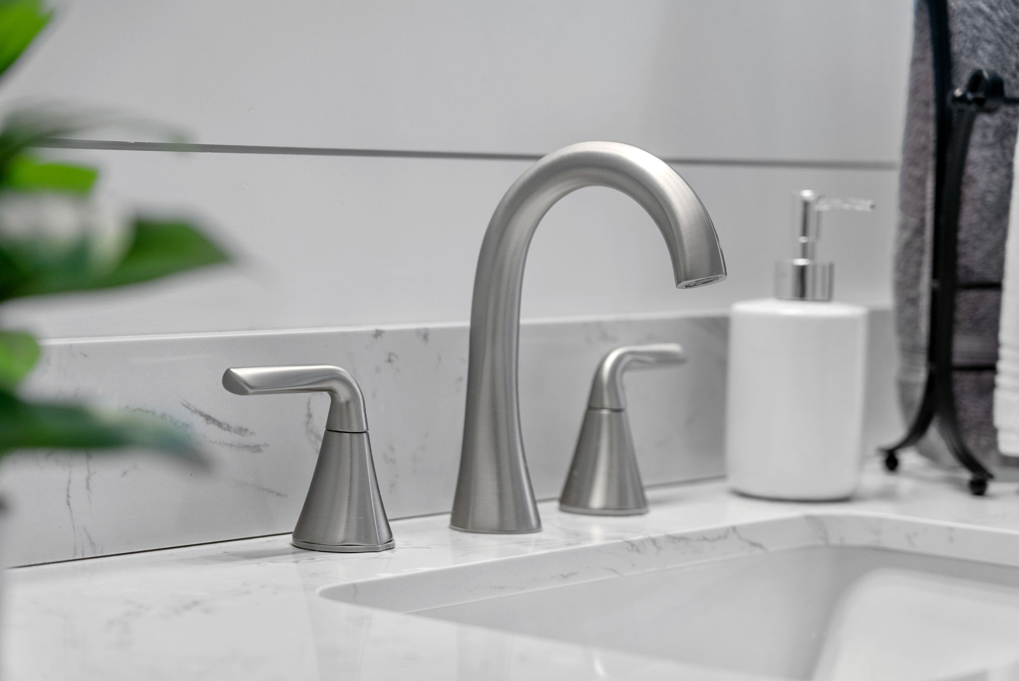 Clarksville, Tennessee 37040, United States, 3 Bedrooms Bedrooms, ,2 BathroomsBathrooms,Residential,Active,221670