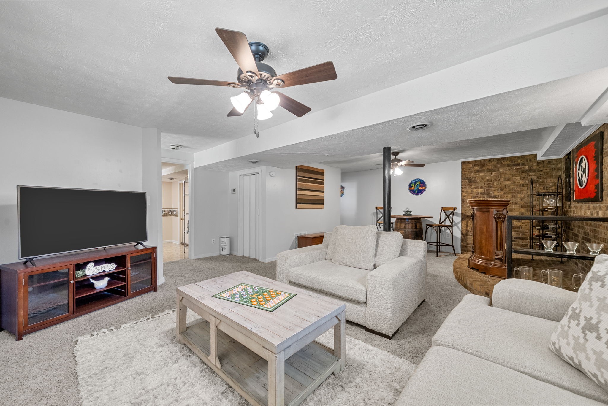 Clarksville, Tennessee 37040, United States, 3 Bedrooms Bedrooms, ,2 BathroomsBathrooms,Residential,Active,221670