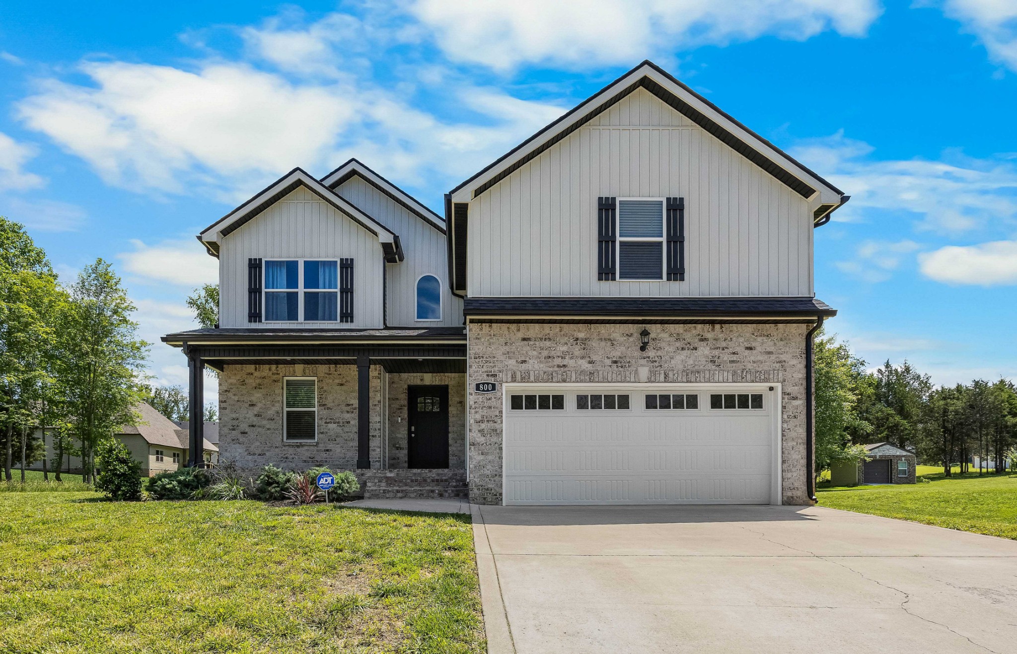 Clarksville, Tennessee 37042, United States, 3 Bedrooms Bedrooms, ,3 BathroomsBathrooms,Residential,Active,141555