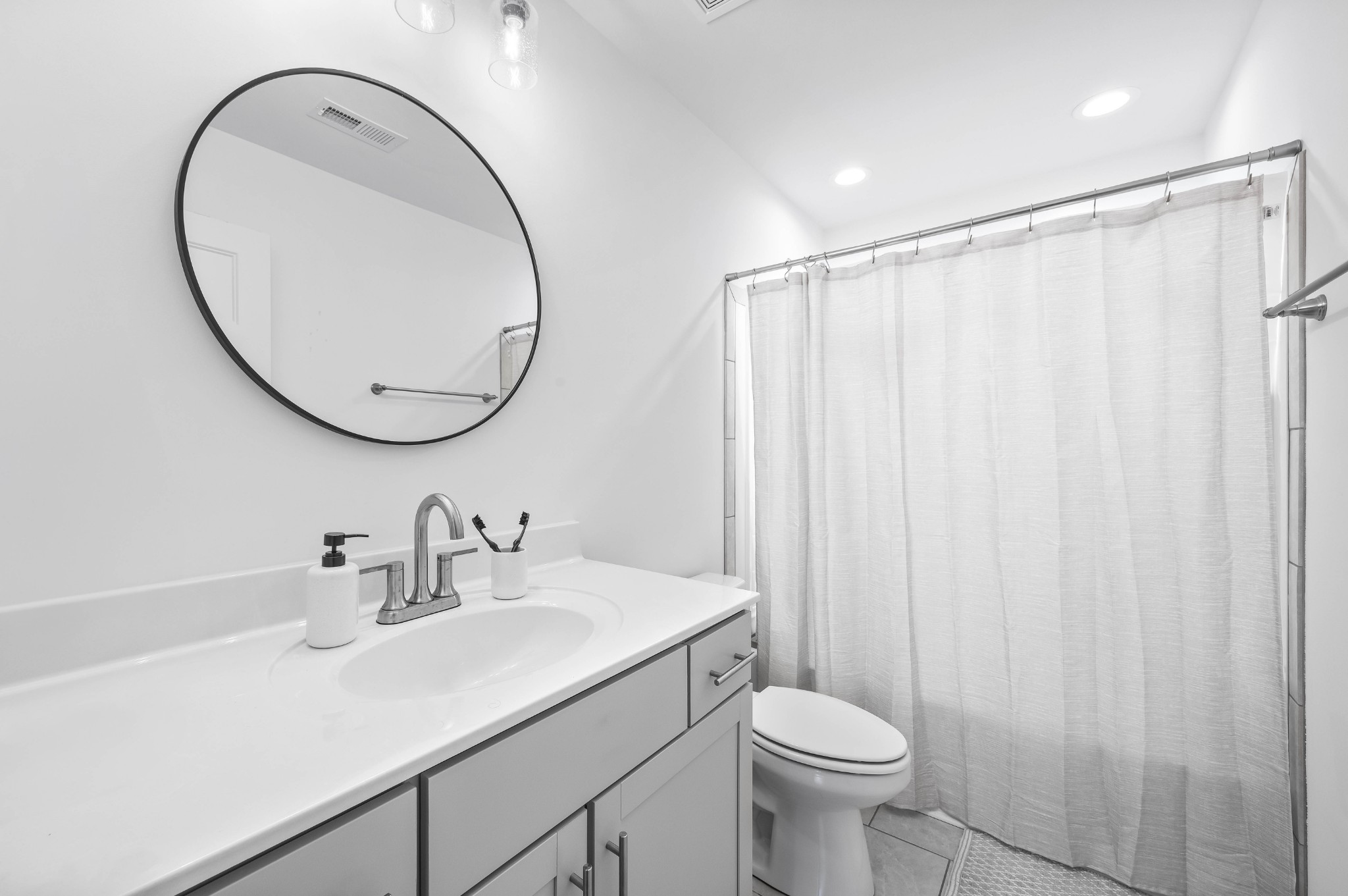 Clarksville, Tennessee 37042, United States, 3 Bedrooms Bedrooms, ,3 BathroomsBathrooms,Residential,Active,141555