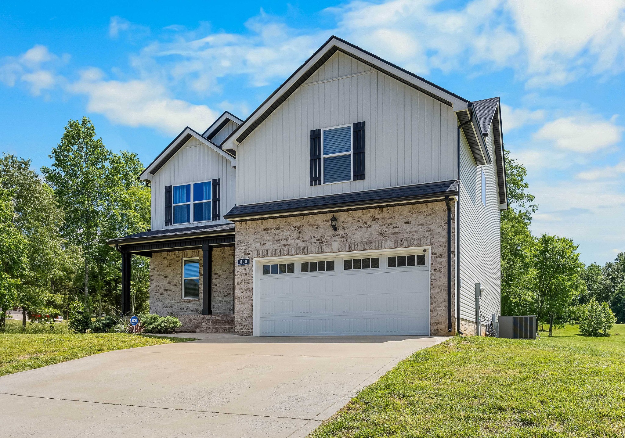 Clarksville, Tennessee 37042, United States, 3 Bedrooms Bedrooms, ,3 BathroomsBathrooms,Residential,Active,141555