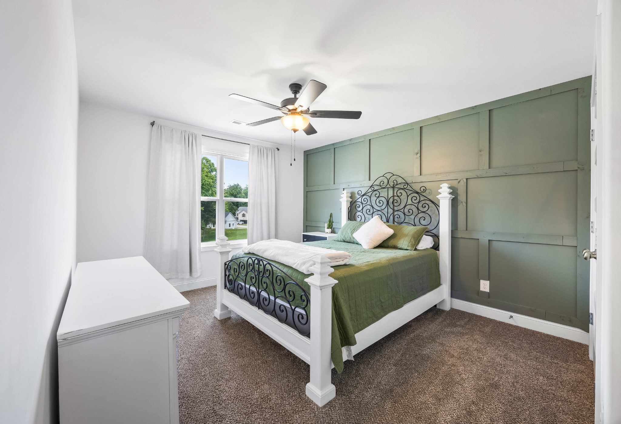 Clarksville, Tennessee 37042, United States, 3 Bedrooms Bedrooms, ,3 BathroomsBathrooms,Residential,Active,141555