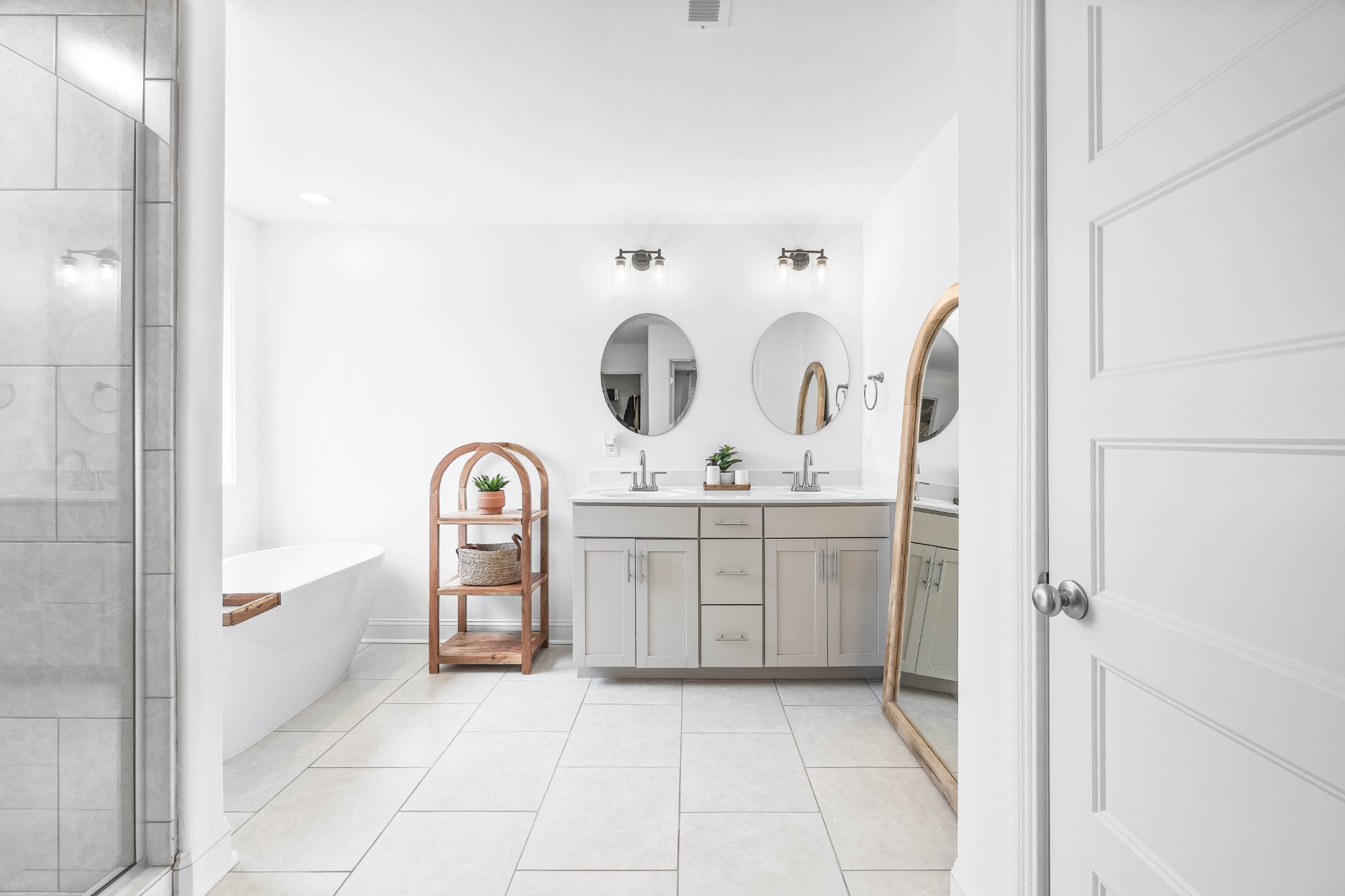 Clarksville, Tennessee 37042, United States, 3 Bedrooms Bedrooms, ,3 BathroomsBathrooms,Residential,Active,141555