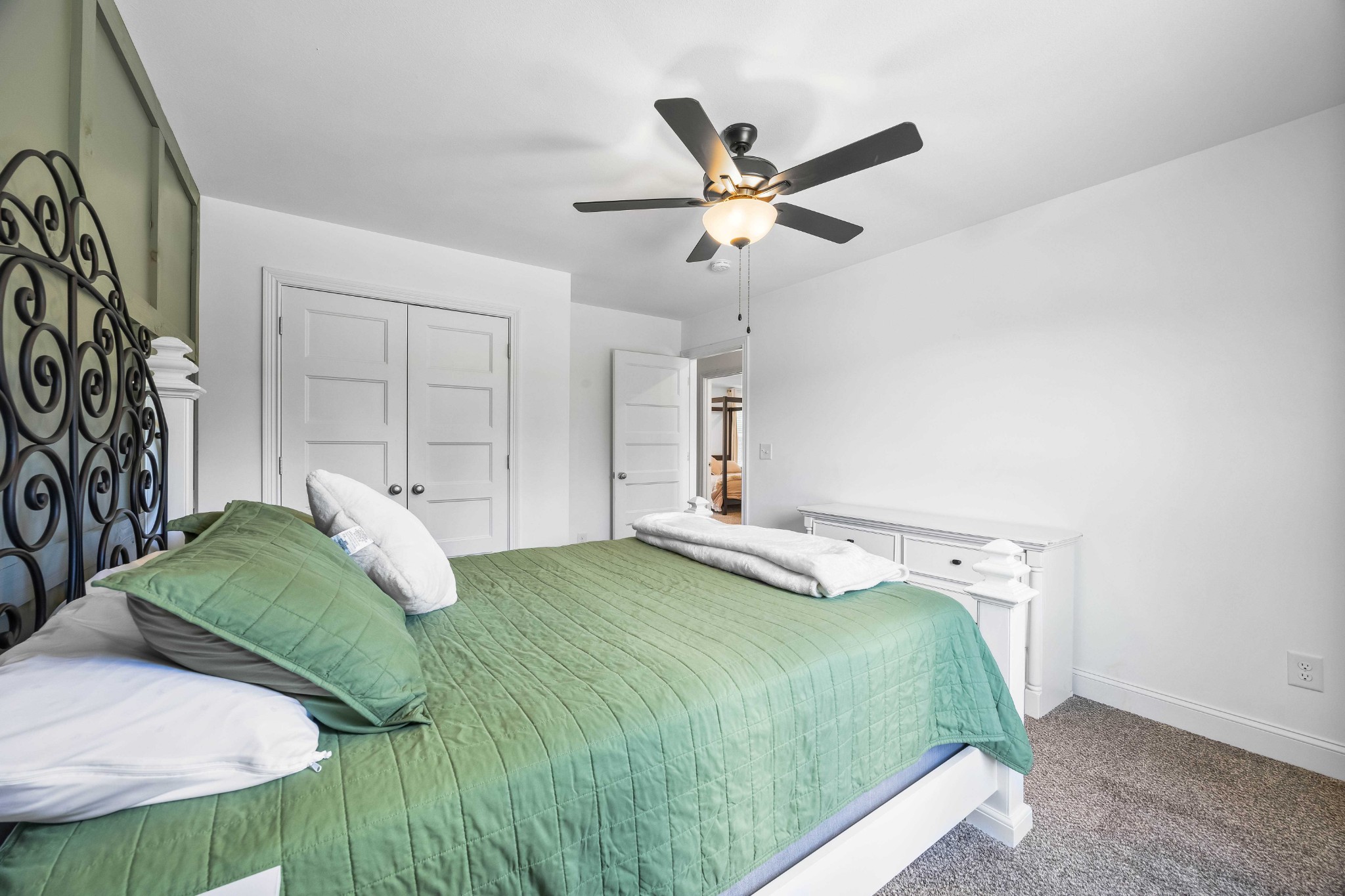 Clarksville, Tennessee 37042, United States, 3 Bedrooms Bedrooms, ,3 BathroomsBathrooms,Residential,Active,141555