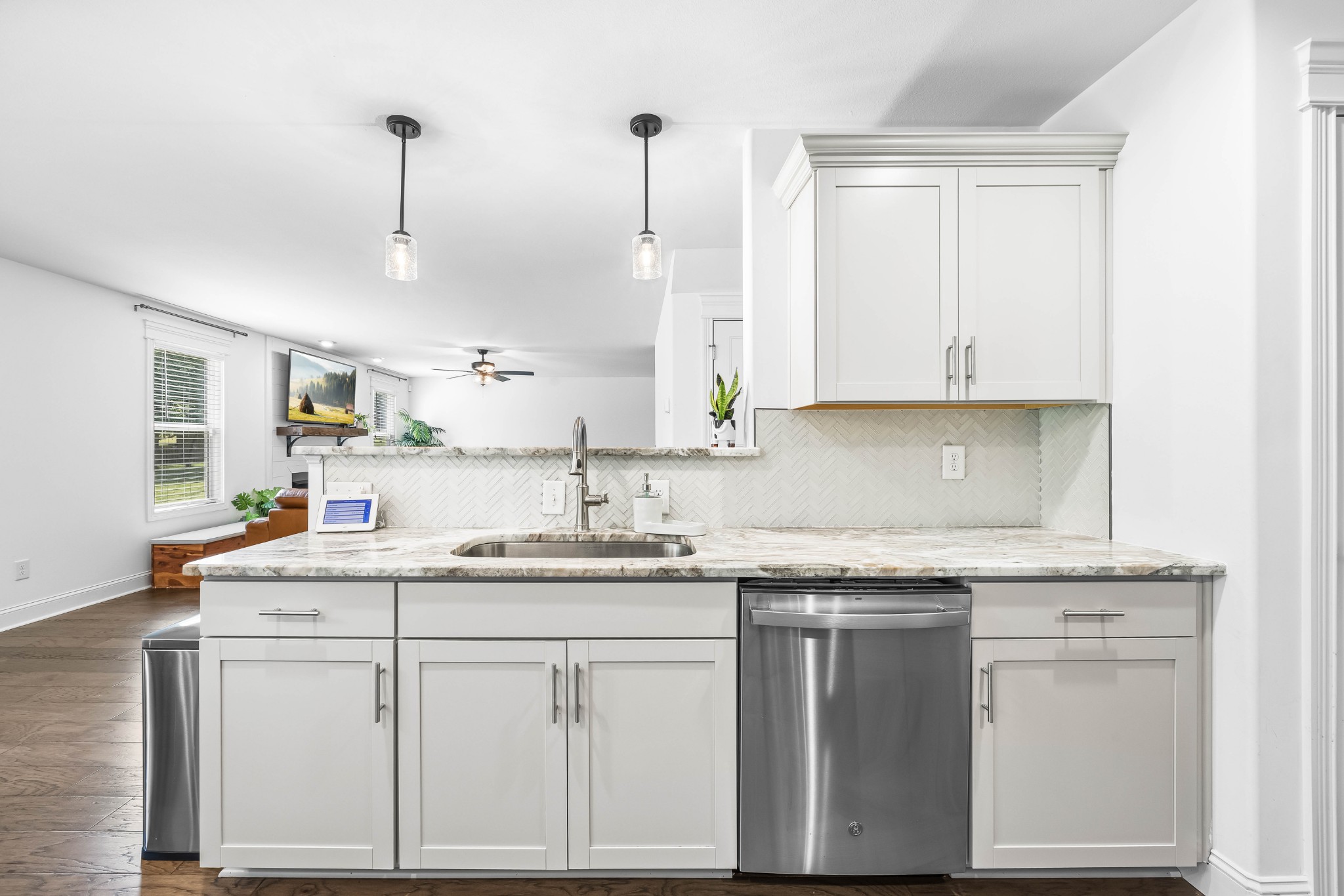 Clarksville, Tennessee 37042, United States, 3 Bedrooms Bedrooms, ,3 BathroomsBathrooms,Residential,Active,141555