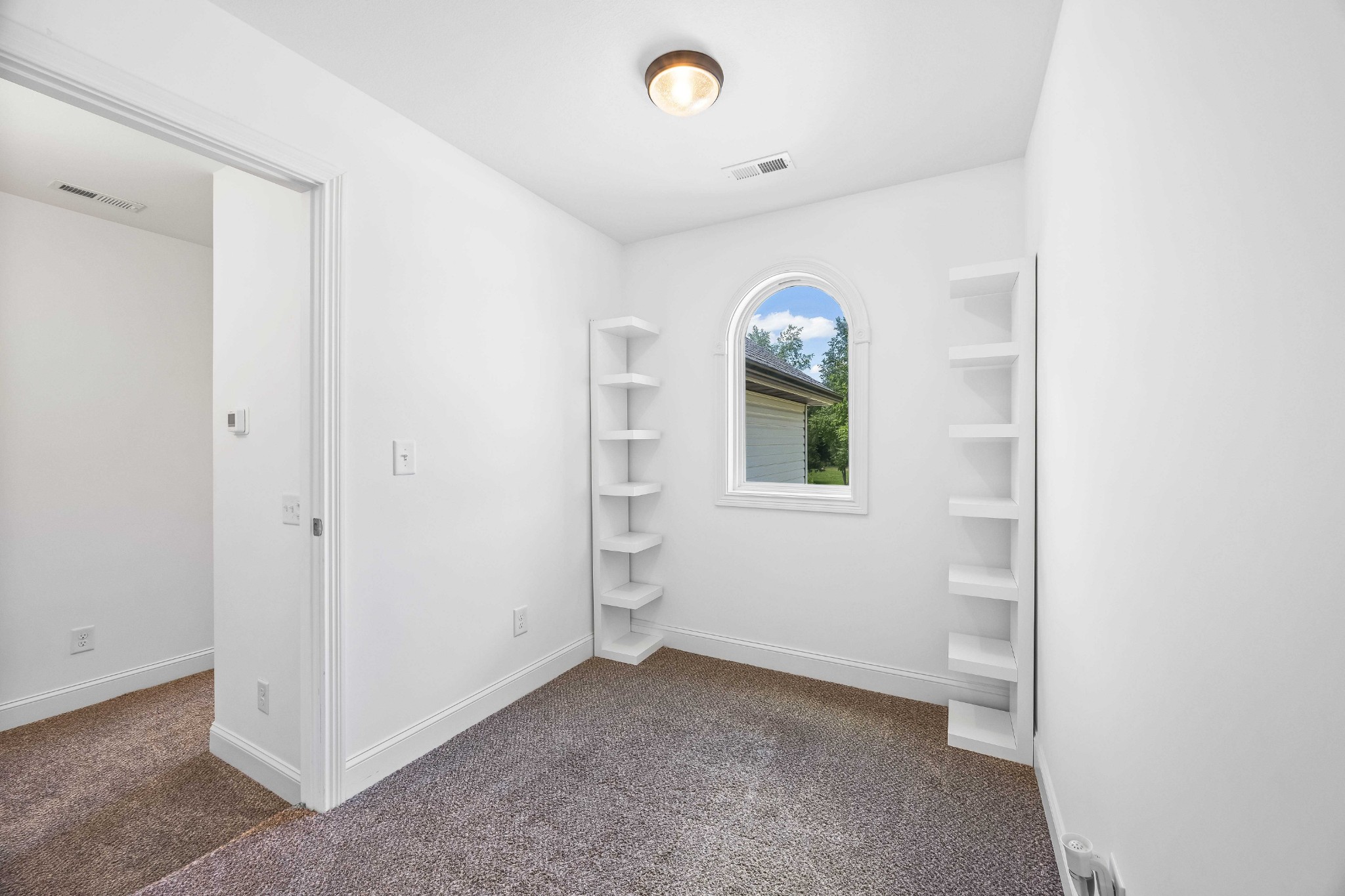 Clarksville, Tennessee 37042, United States, 3 Bedrooms Bedrooms, ,3 BathroomsBathrooms,Residential,Active,141555