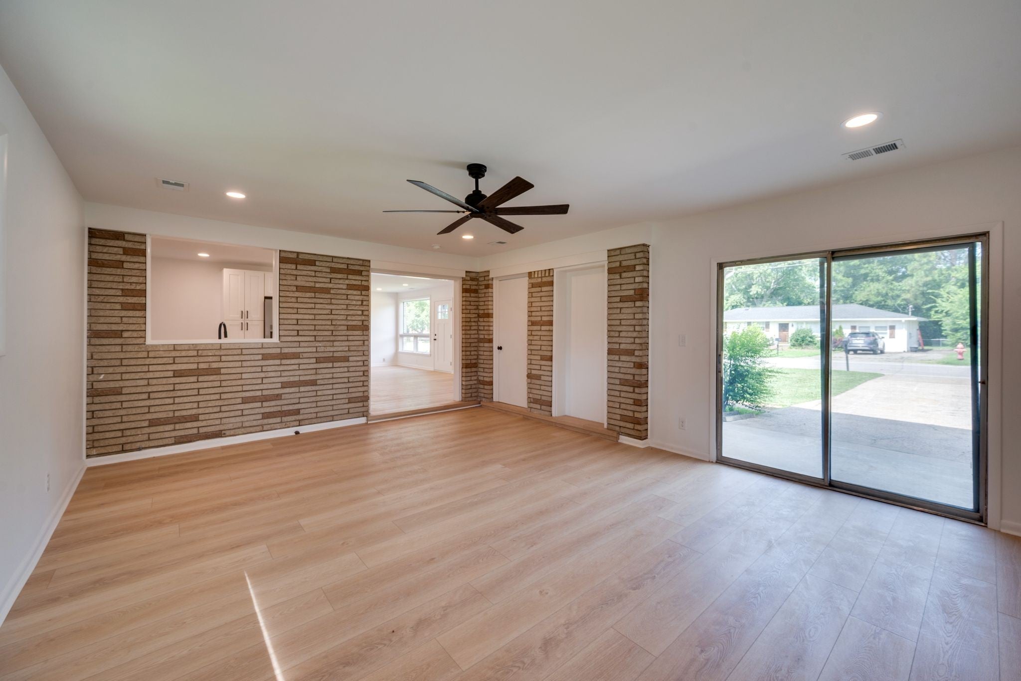 3234 Moorewood Dr
