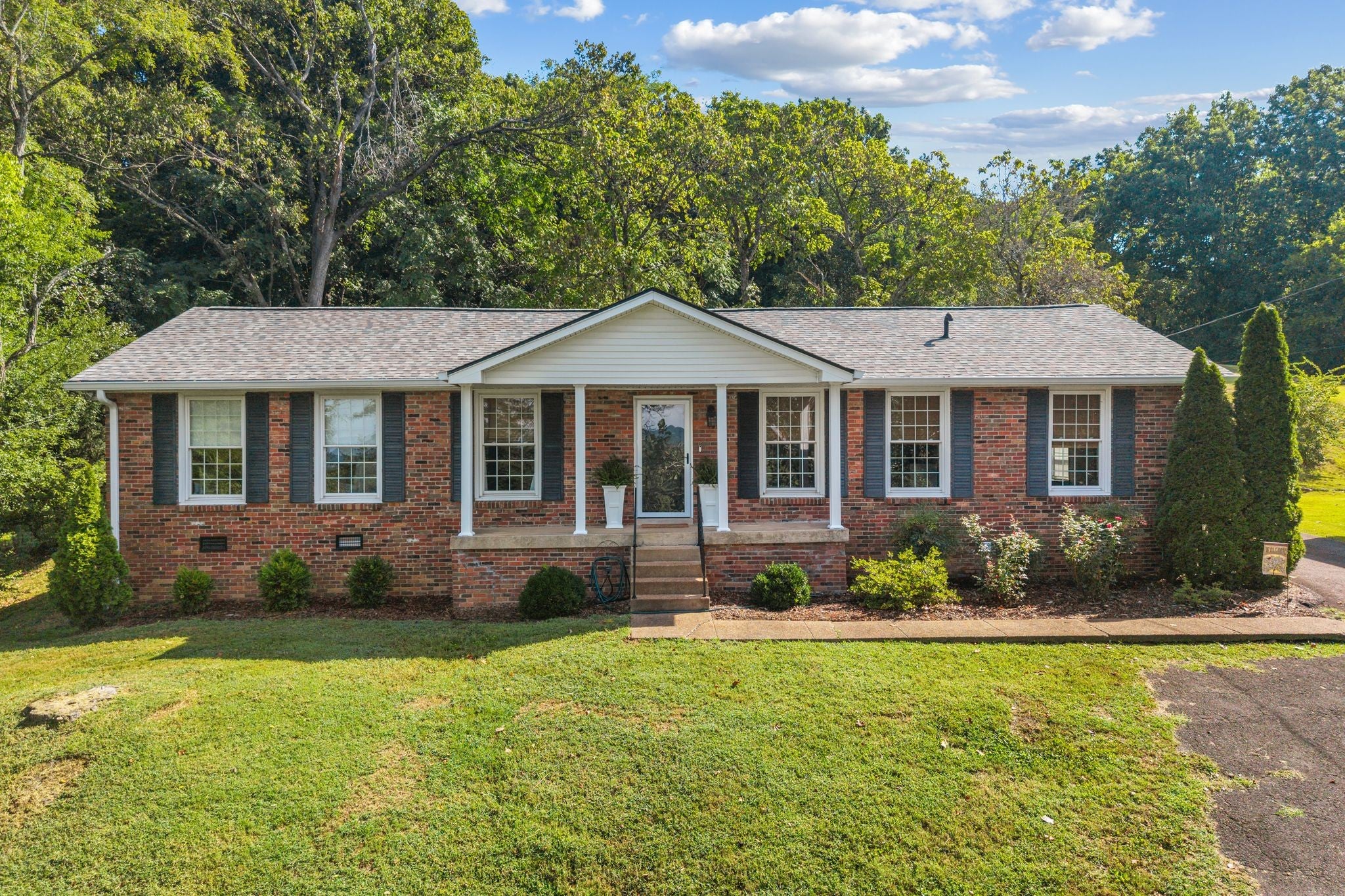 3-bed listing at 304 Cross Timbers Dr, Nashville