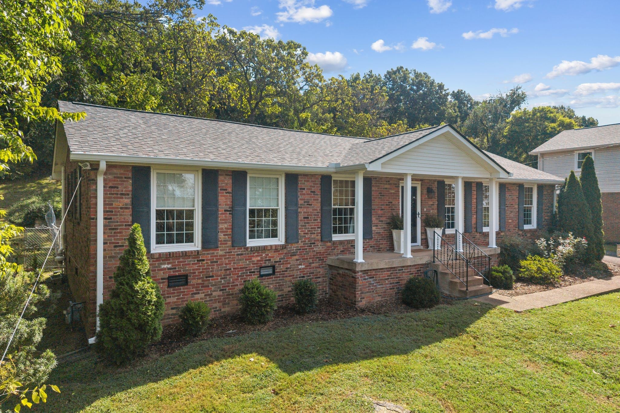 304 Cross Timbers Dr, Nashville TN 37221 3-bed home, photo 3 of 55