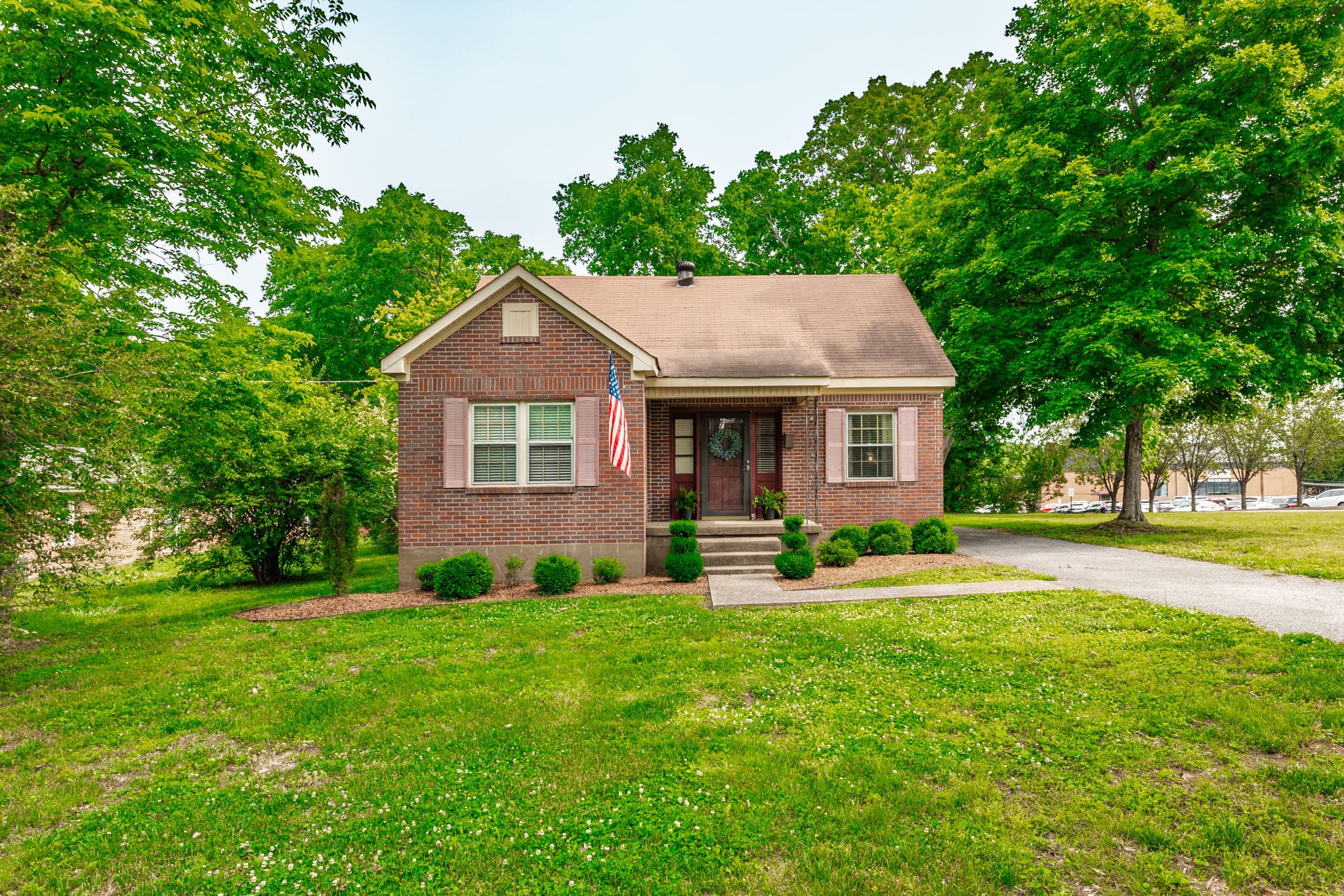 572 Hawkins Dr