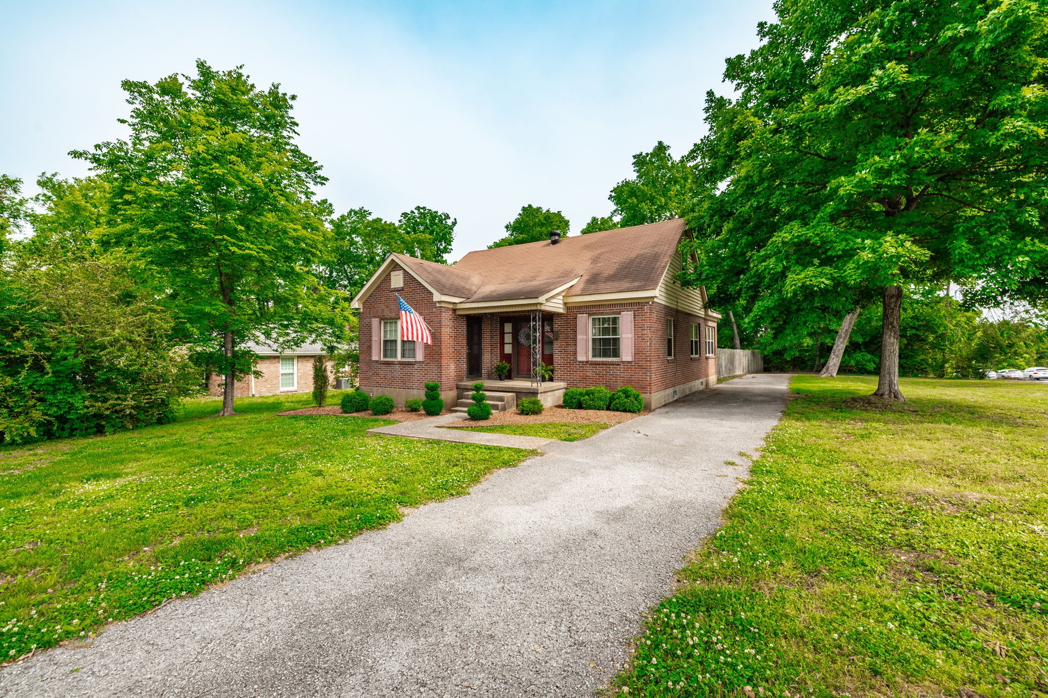 572 Hawkins Dr