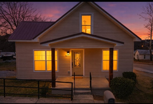 301 Bellview Ave N - Photo 2