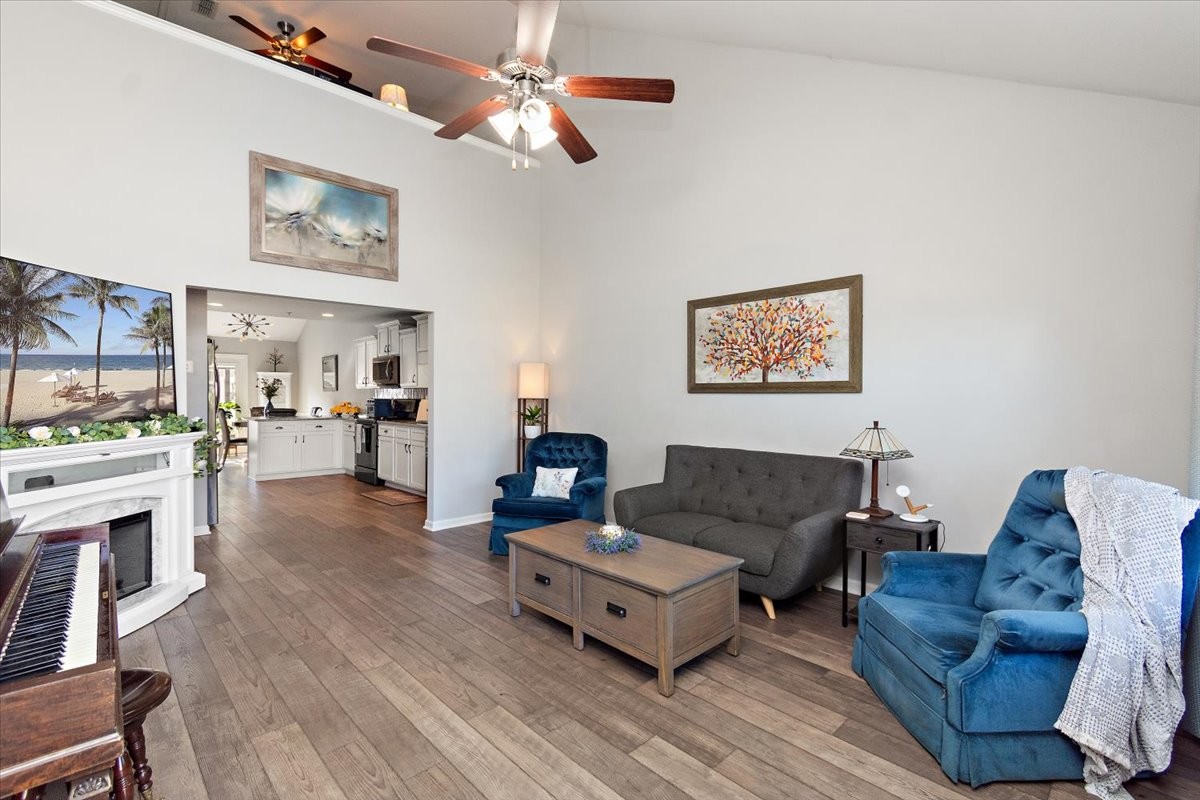 4015 Commons Dr