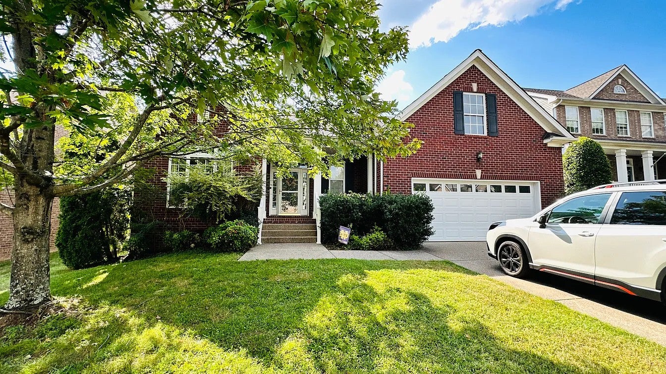 4.0-bed rental at 829 Cranberry Ln