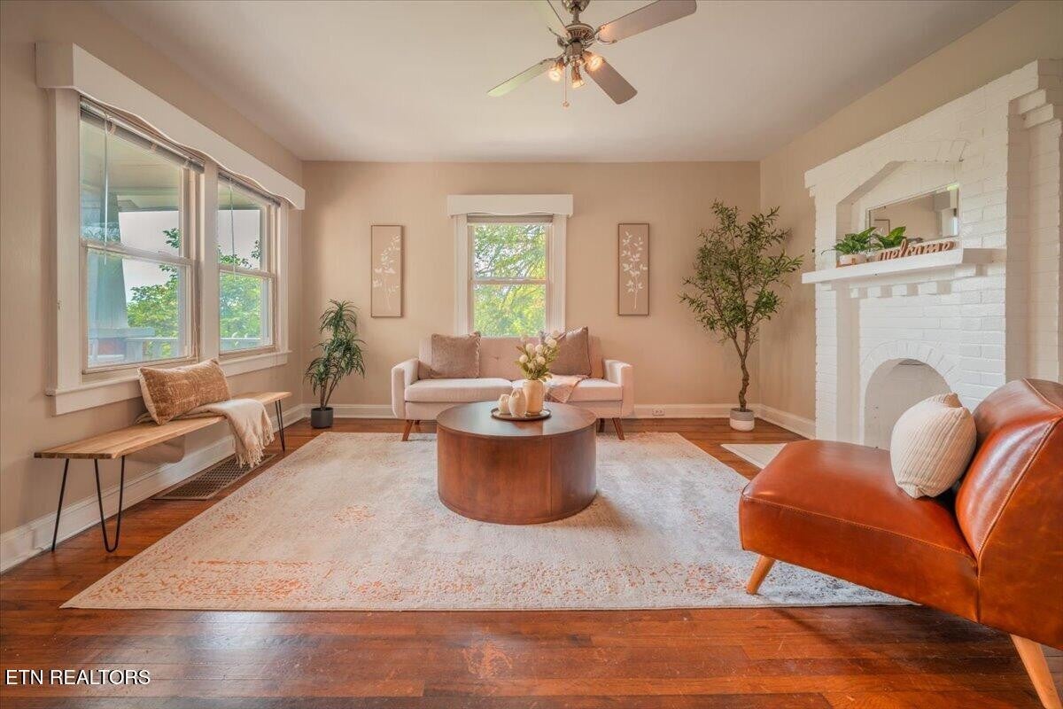 1211 Moses Ave