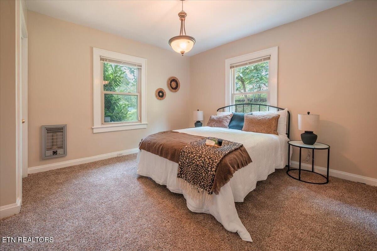 1211 Moses Ave