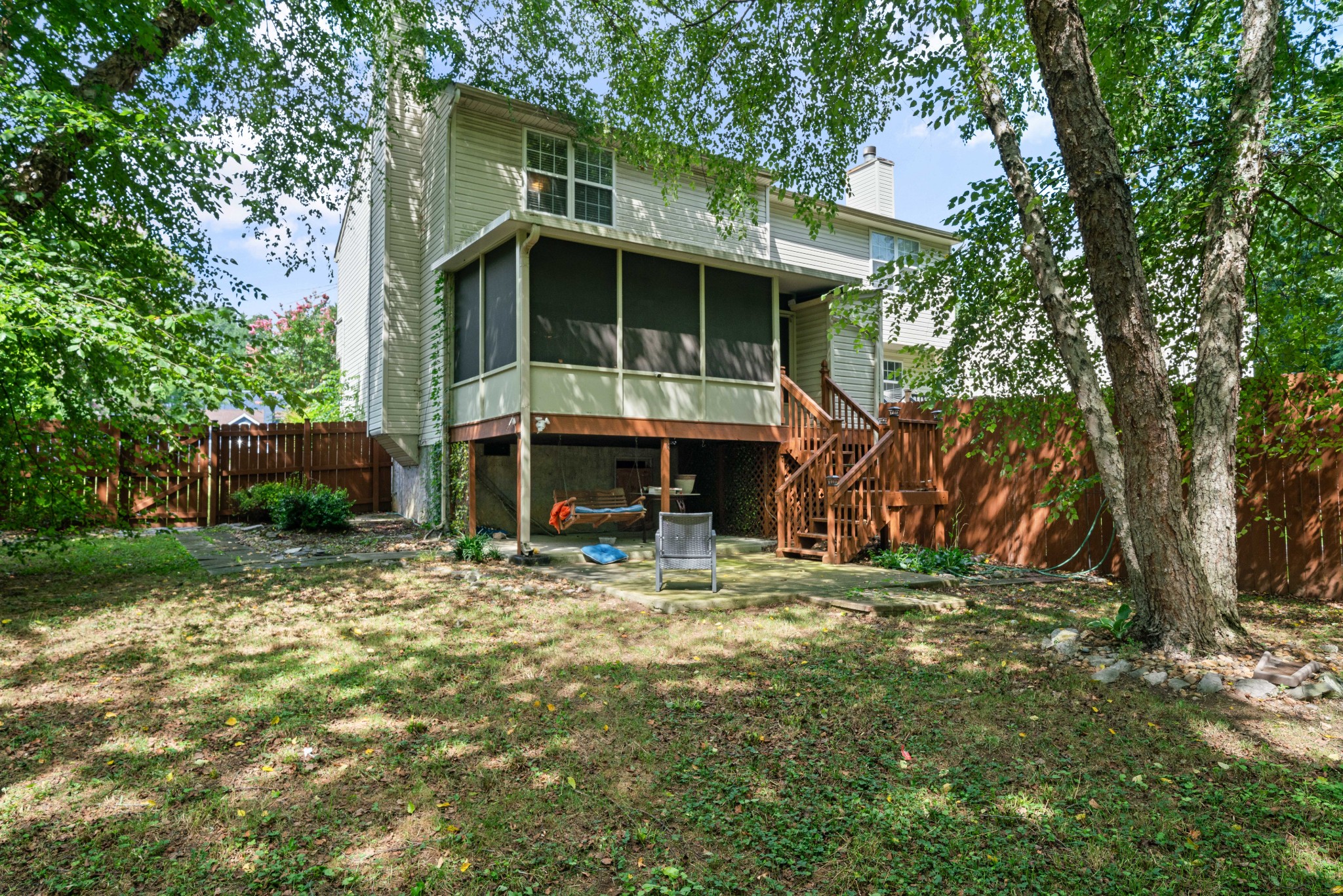 911 Waggoner Ct E