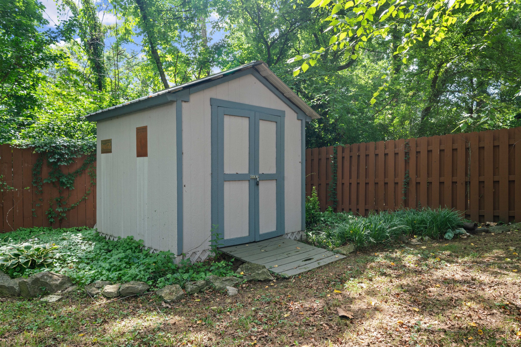 911 Waggoner Ct E