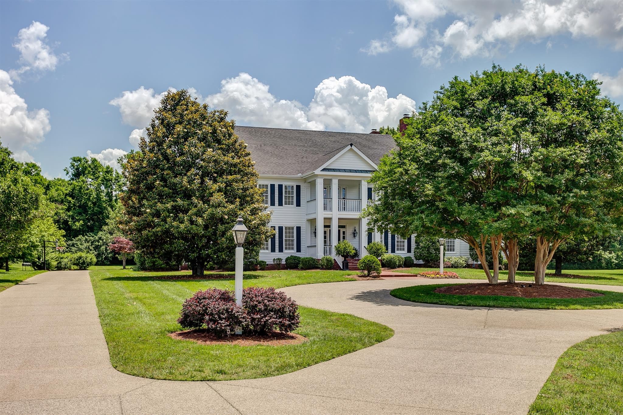 402 Granny White Pike