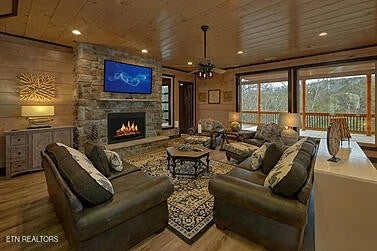 1175 Woodland Trek Lane