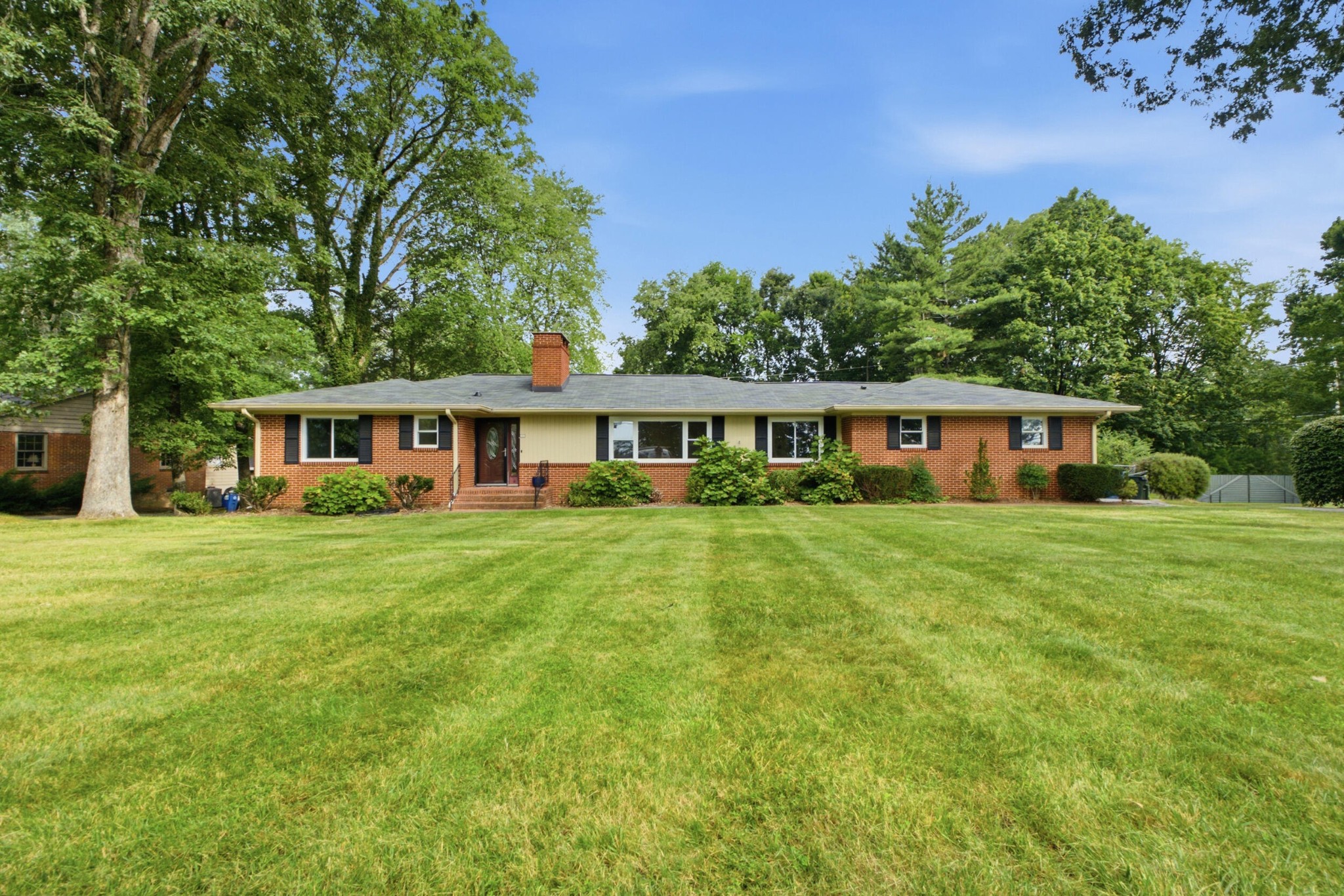 Photo 1 of 26 — 205 S Palisades Drive, Signal Mountain, TN 37377