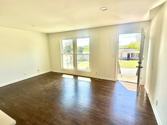 638 Hicks Rd, Nashville - listing photo 2