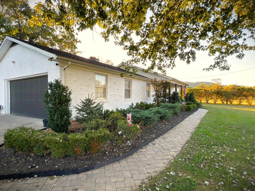 165 Walnut Cir