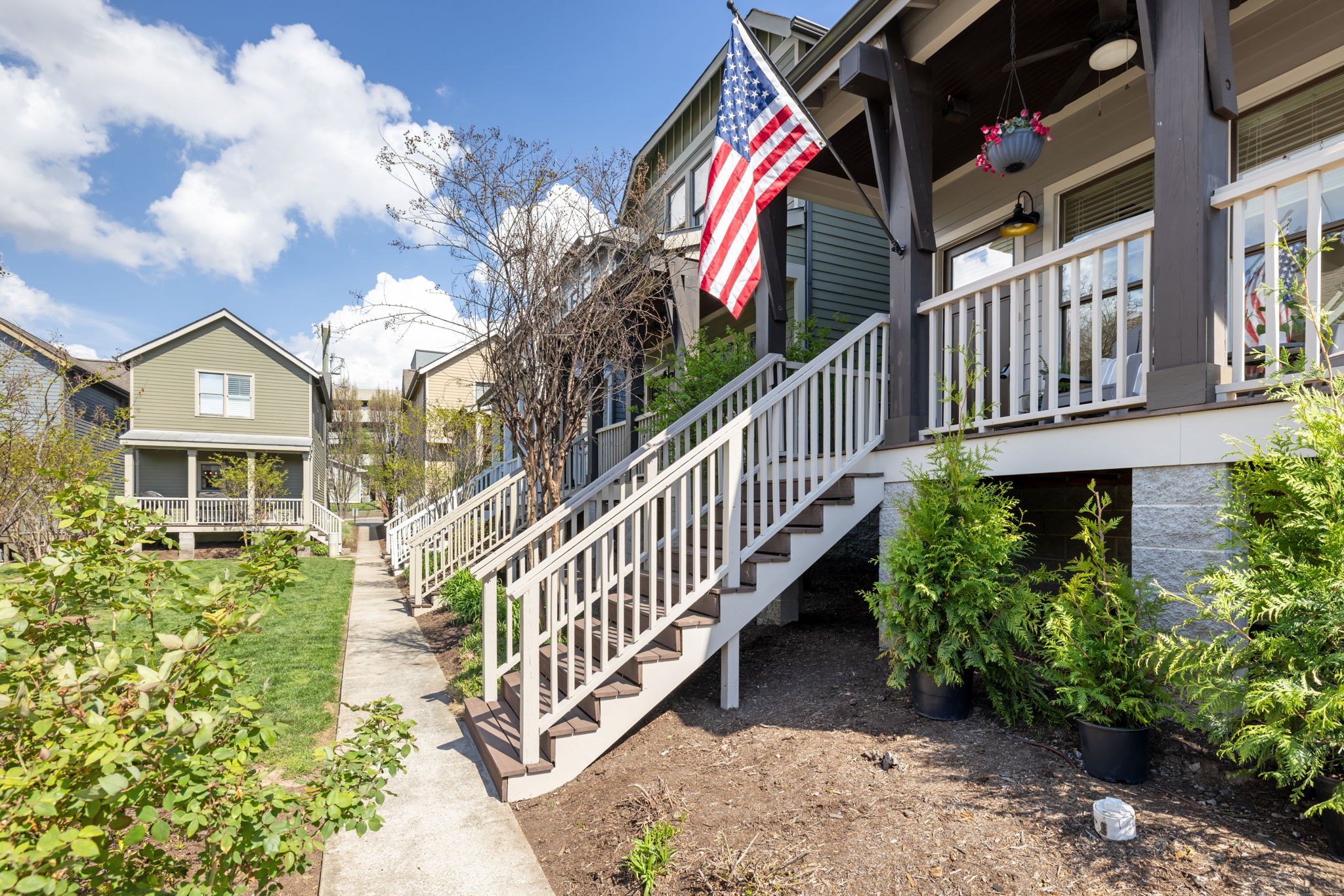 413 Van Buren St 101