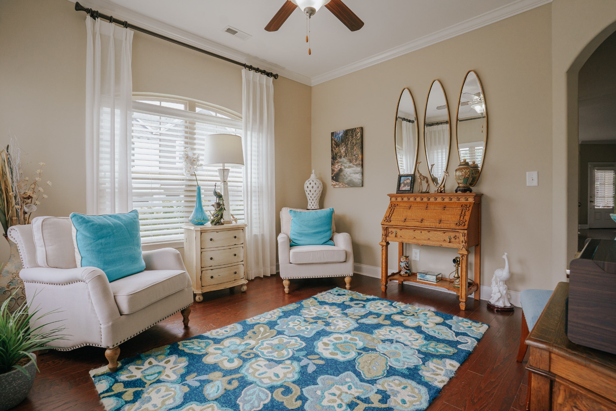 405 Carriage House Ln