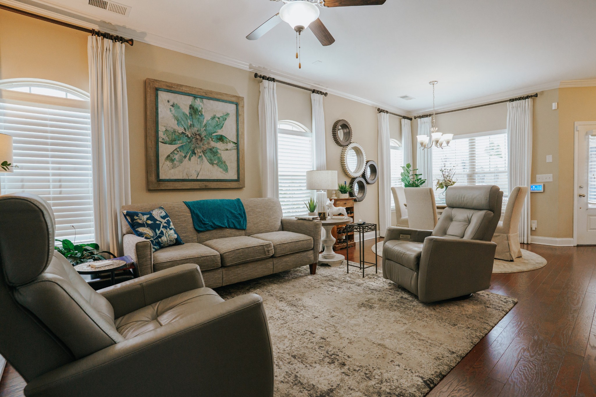 405 Carriage House Ln