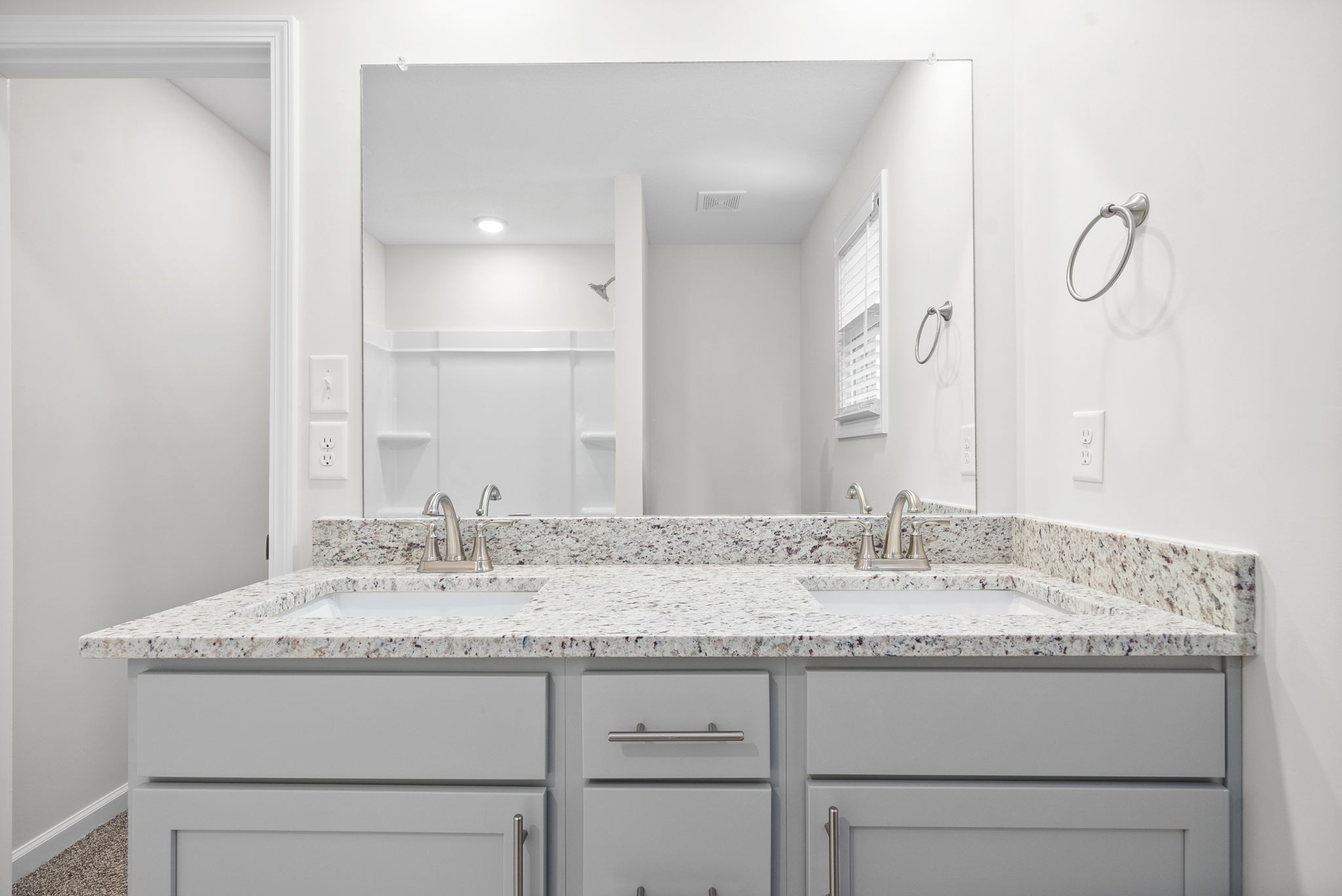 Clarksville, Tennessee 37043, United States, 3 Bedrooms Bedrooms, ,3 BathroomsBathrooms,Residential,Pending,48647