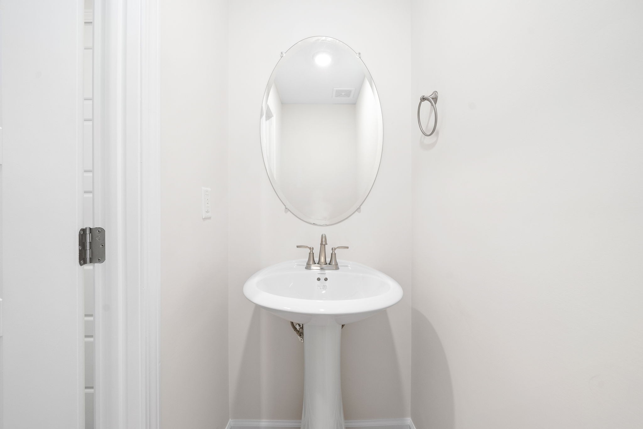 Clarksville, Tennessee 37043, United States, 3 Bedrooms Bedrooms, ,3 BathroomsBathrooms,Residential,Pending,48647