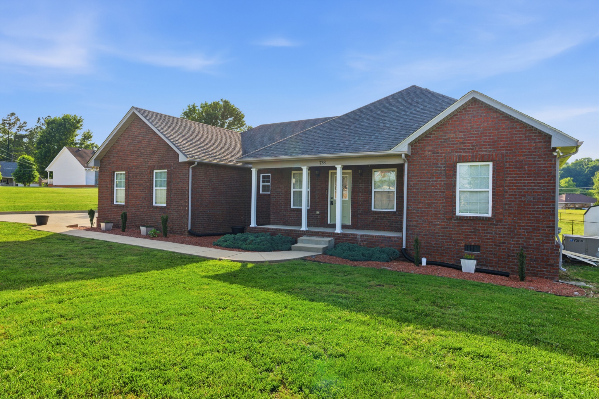 738 Sycamore Dr