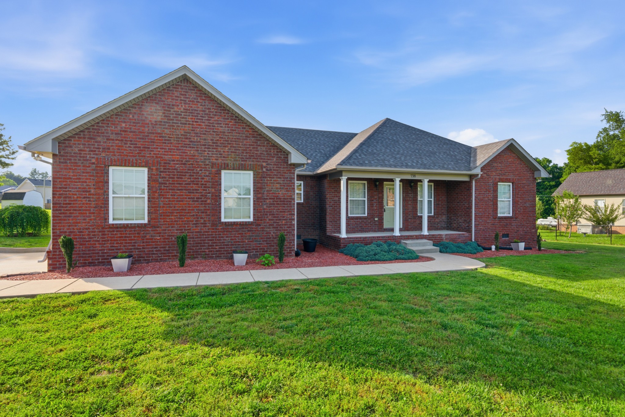 738 Sycamore Dr