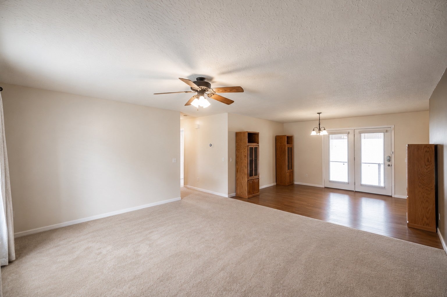 1008 E Evelyn Ct