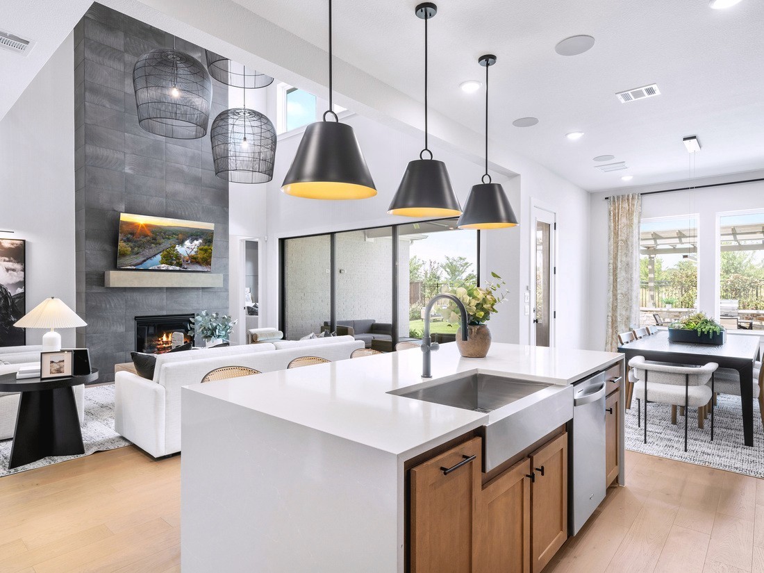 1433 Round Hill Lane