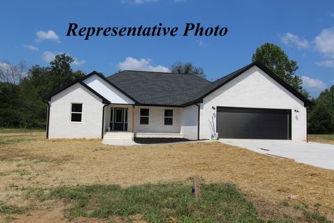 440 Oak Point Dr Lexington TN 38351