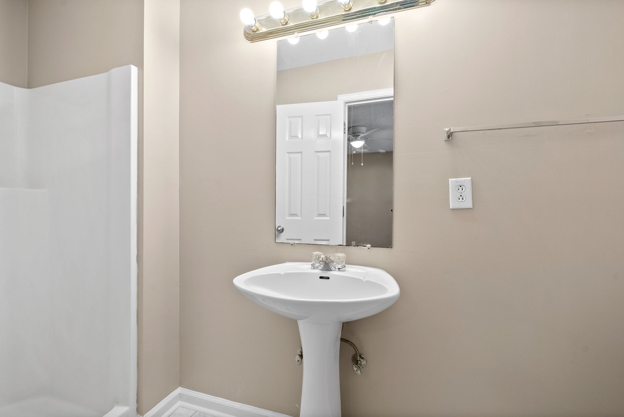 Oak Grove, Kentucky 42262, United States, 3 Bedrooms Bedrooms, ,2 BathroomsBathrooms,Residential,Active,225856