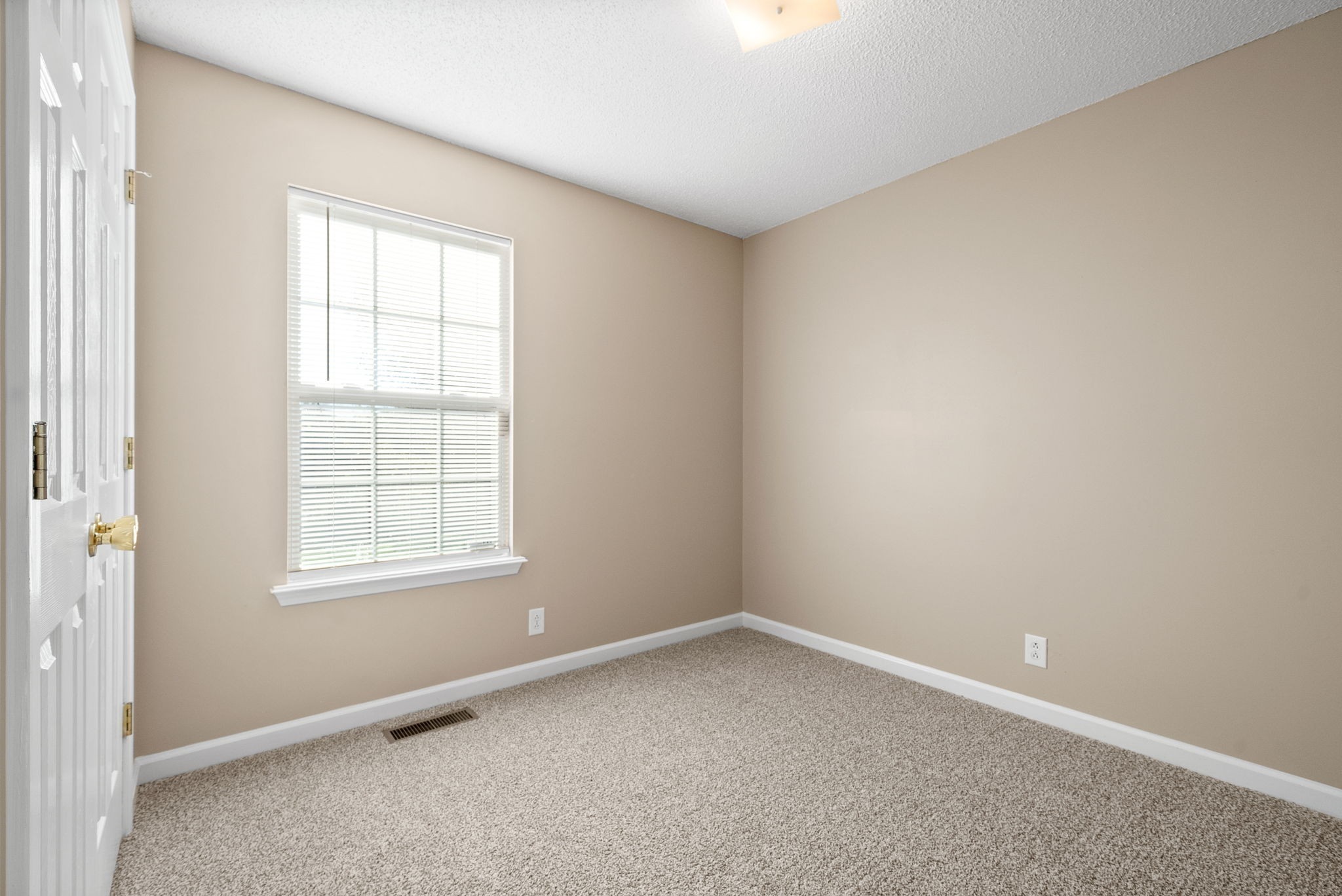 Oak Grove, Kentucky 42262, United States, 3 Bedrooms Bedrooms, ,2 BathroomsBathrooms,Residential,Active,225856