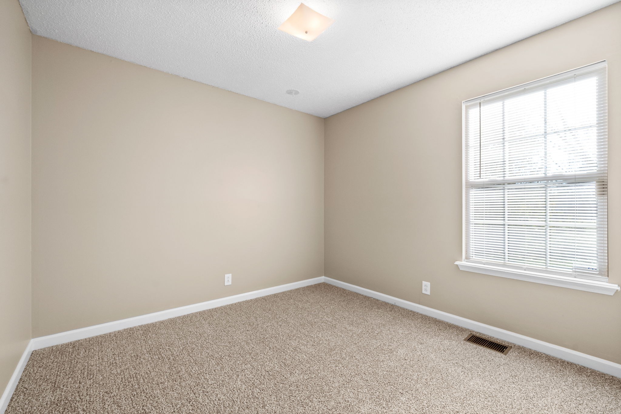 Oak Grove, Kentucky 42262, United States, 3 Bedrooms Bedrooms, ,2 BathroomsBathrooms,Residential,Active,225856