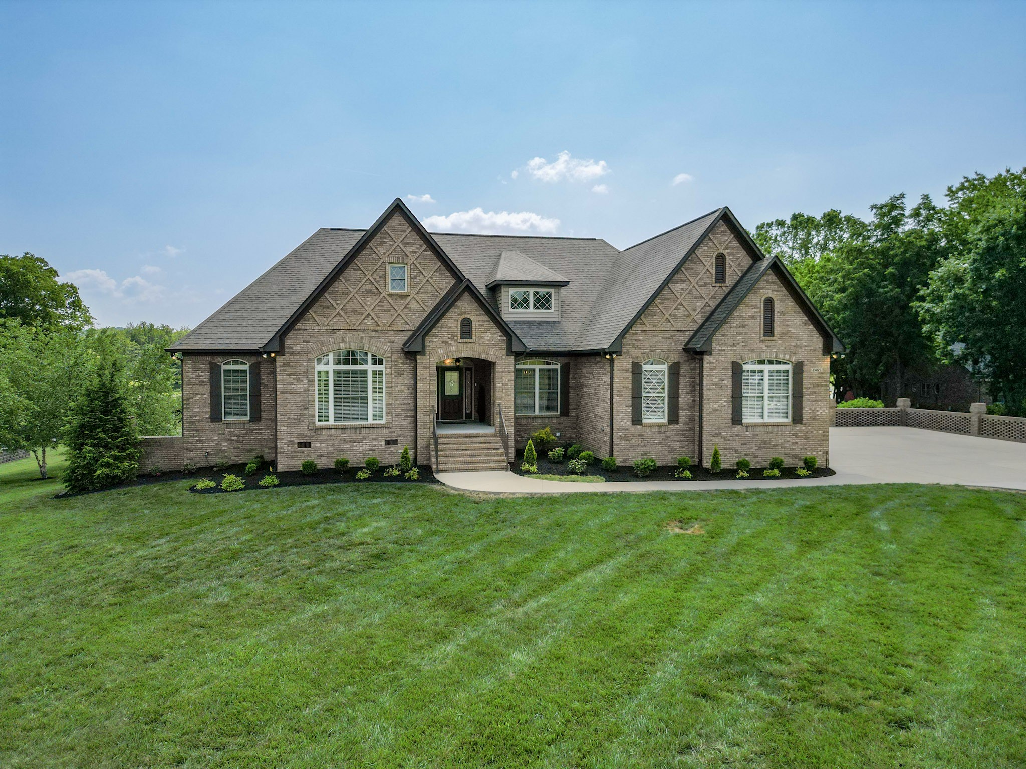 2465 Lakeshore Dr