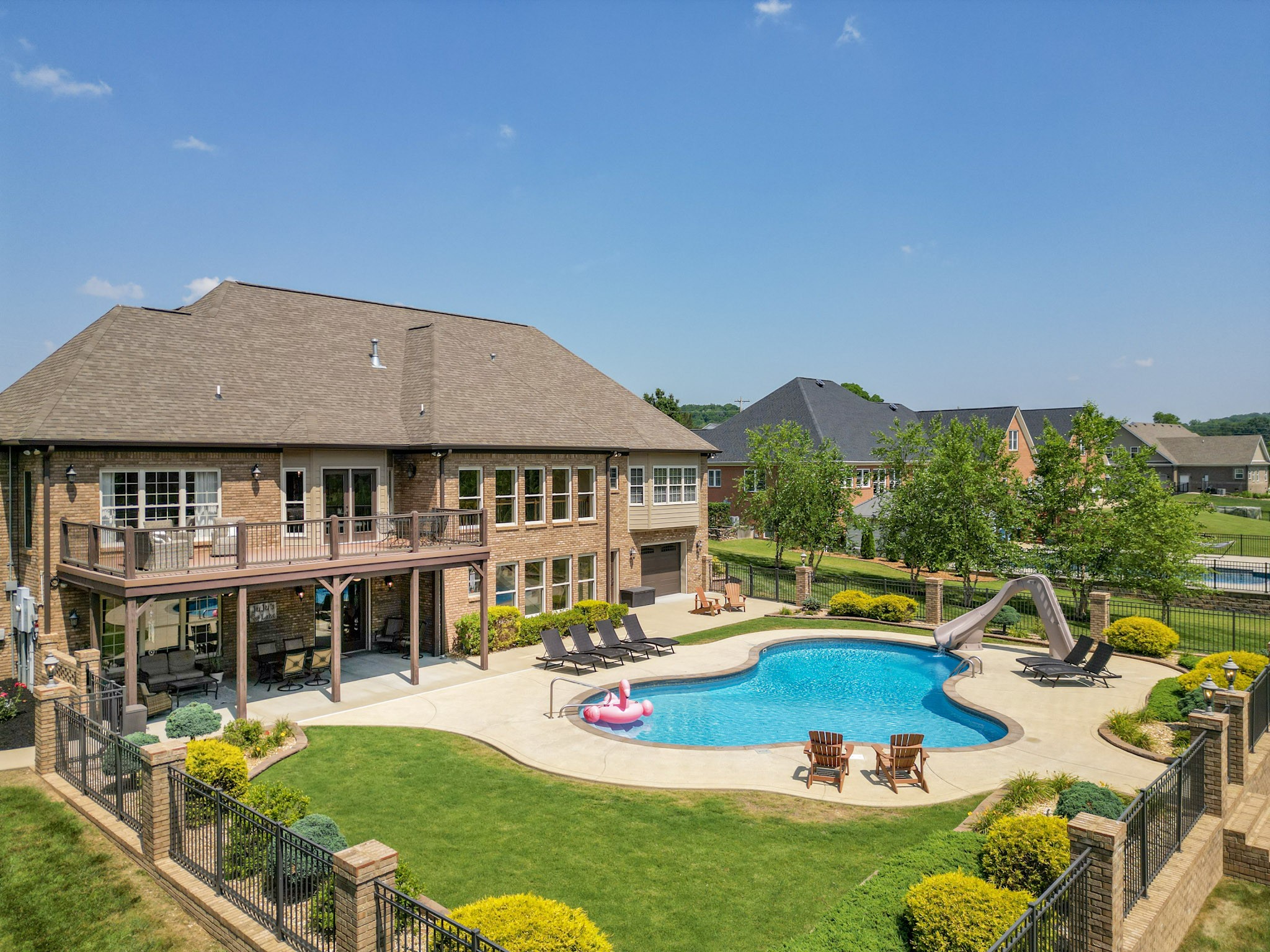 2465 Lakeshore Dr