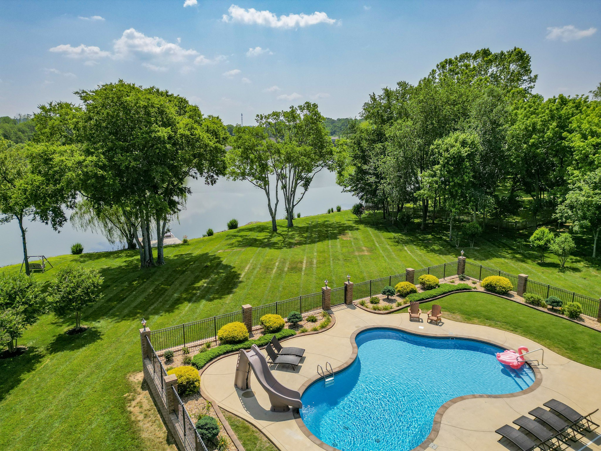 2465 Lakeshore Dr