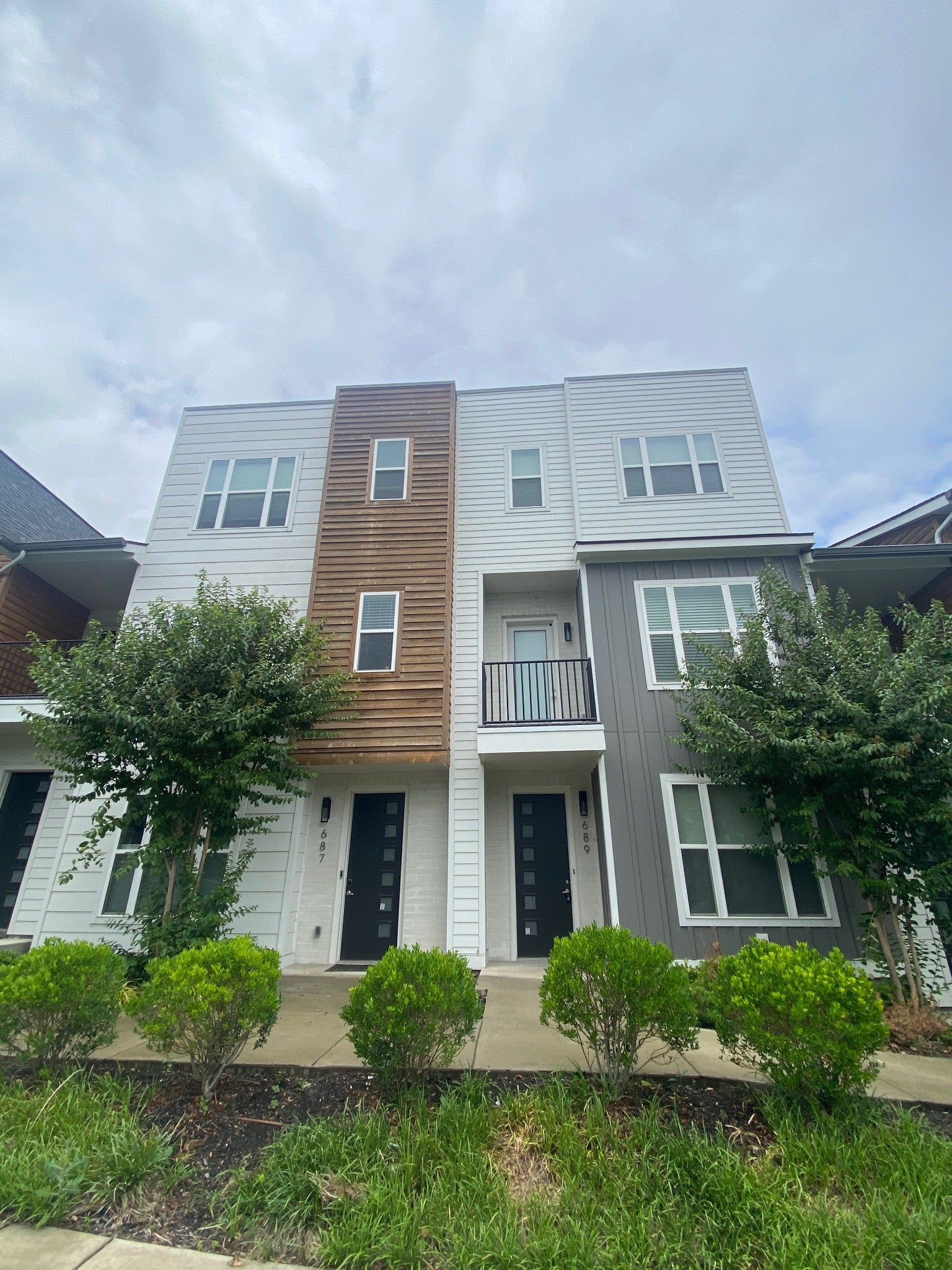 689 Vernon Ave