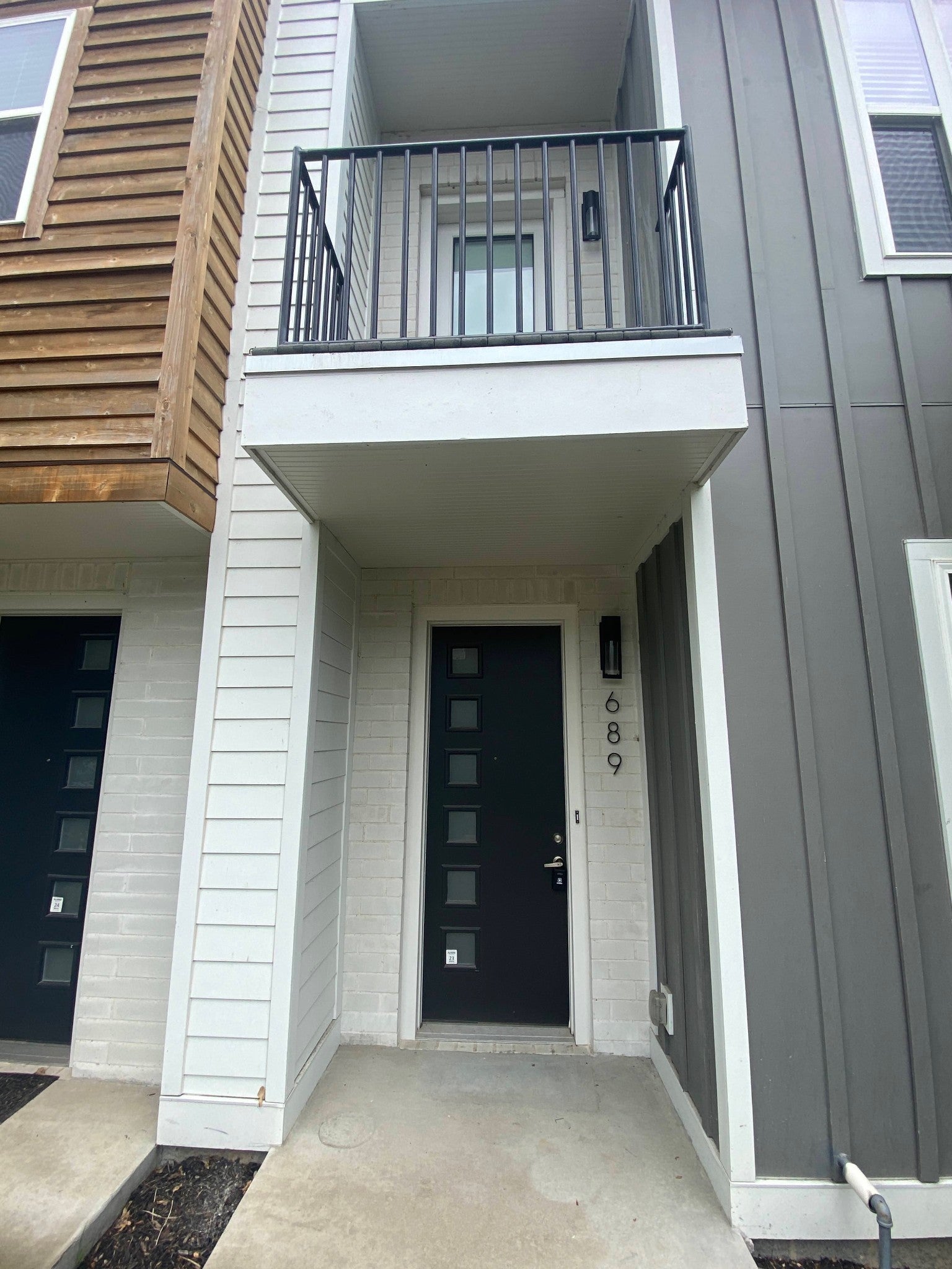 689 Vernon Ave