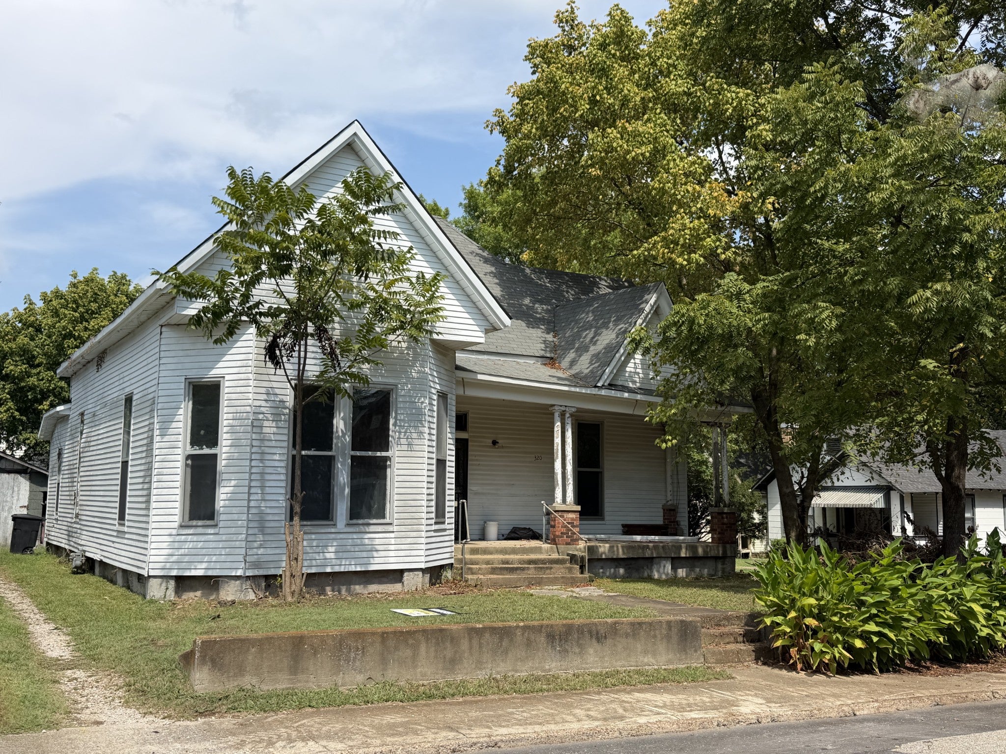 320 Aden St