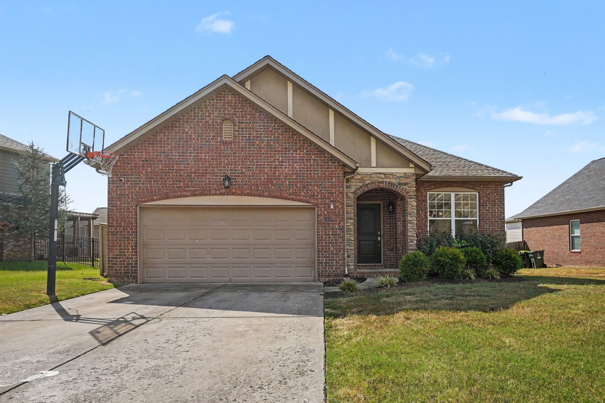 1061 Oakhall Dr