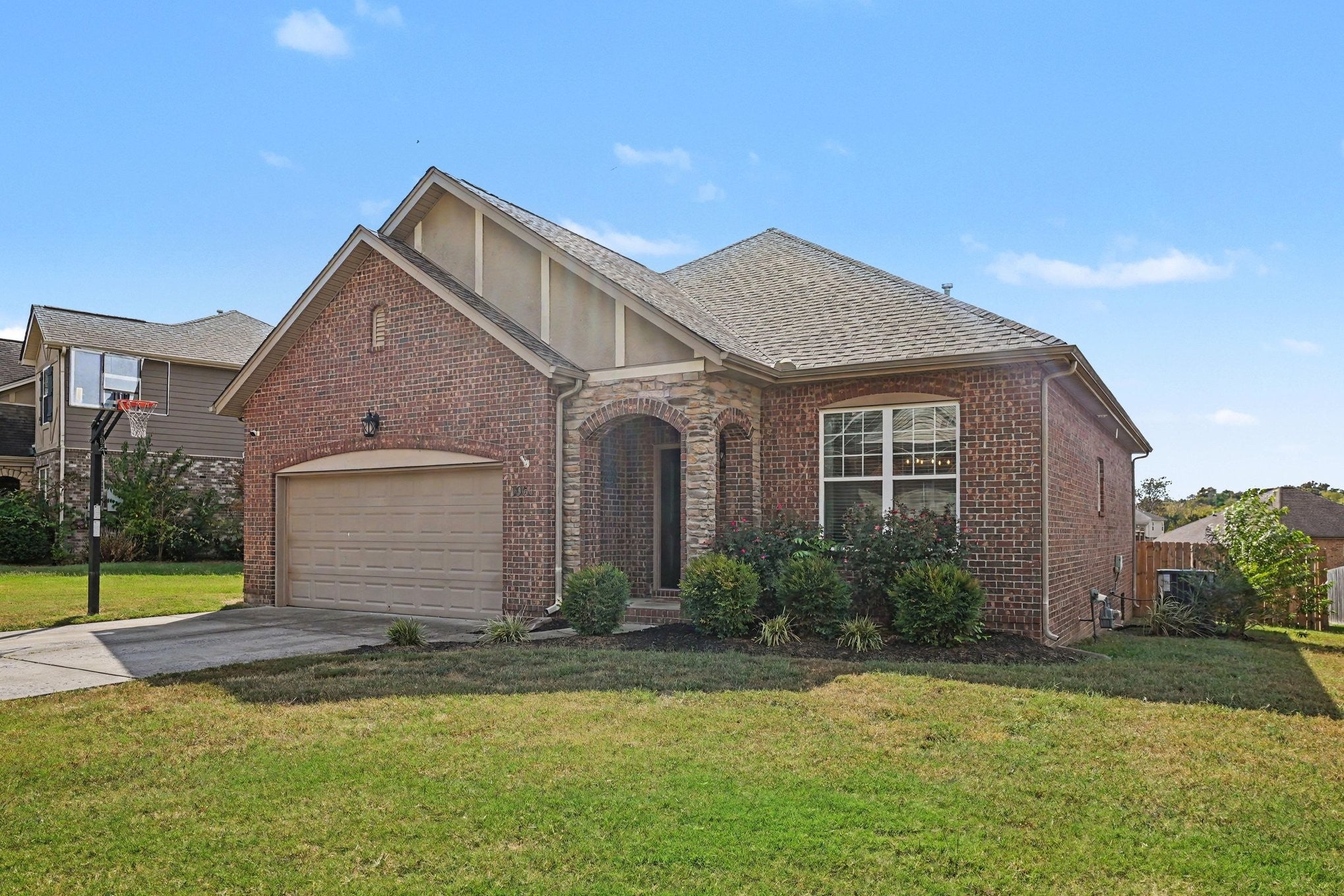 1061 Oakhall Dr