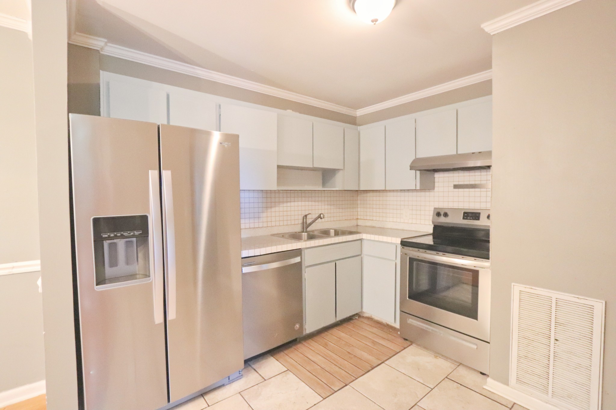 555 N DuPont Ave C58